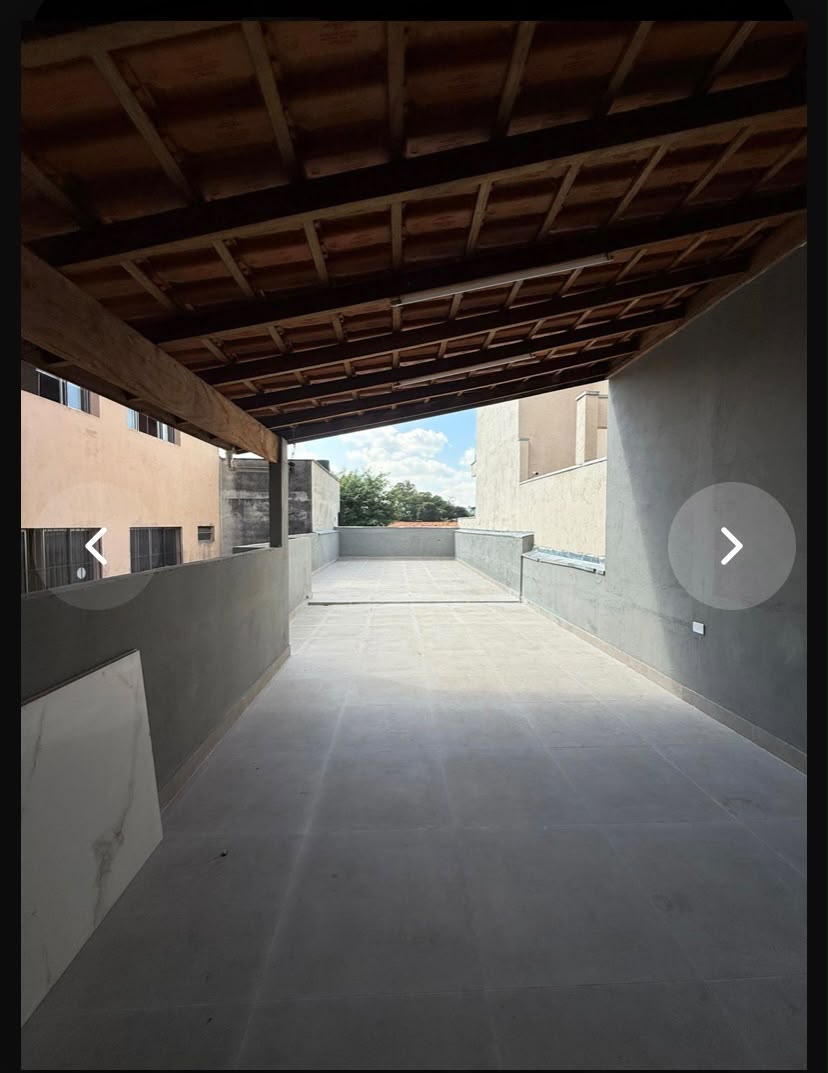 Quintal amplo com piso cerâmico
